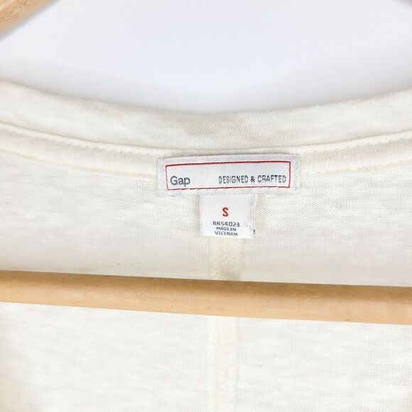 GAP Wemen's 3/4 length sleeve Henley V-neck with buttons Color Cream White Small - Picture 5 of 5